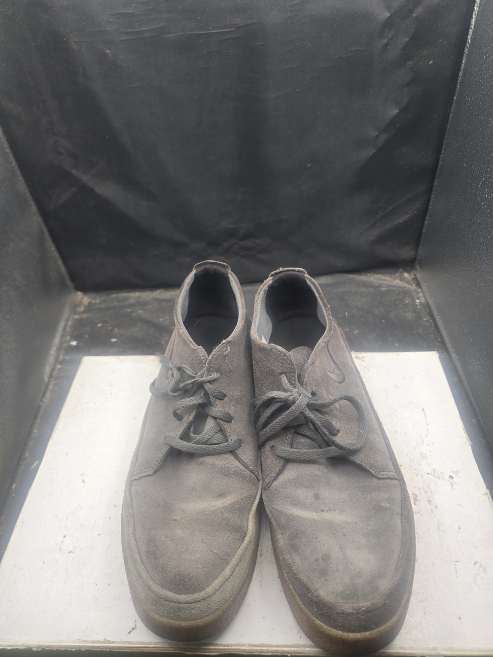Nike Men's Chukka Suede Boots in Gray
